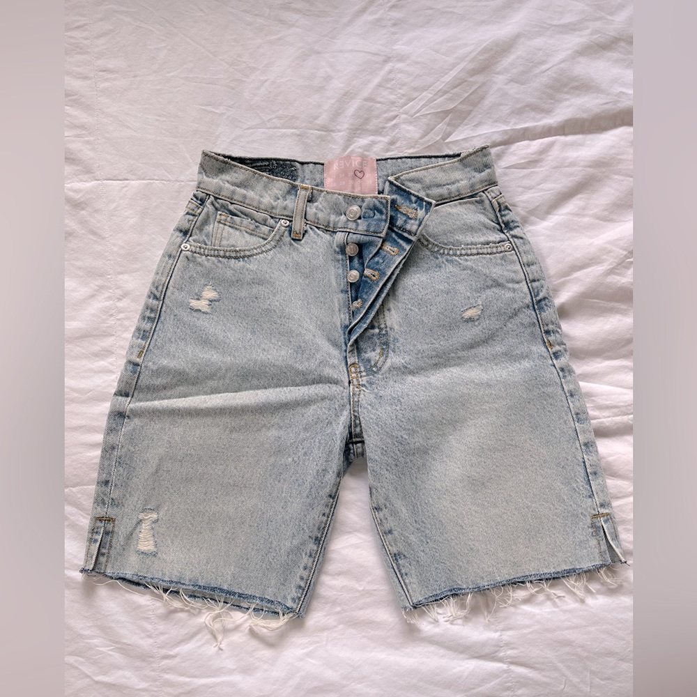 REVICE 90s cutoff shorts